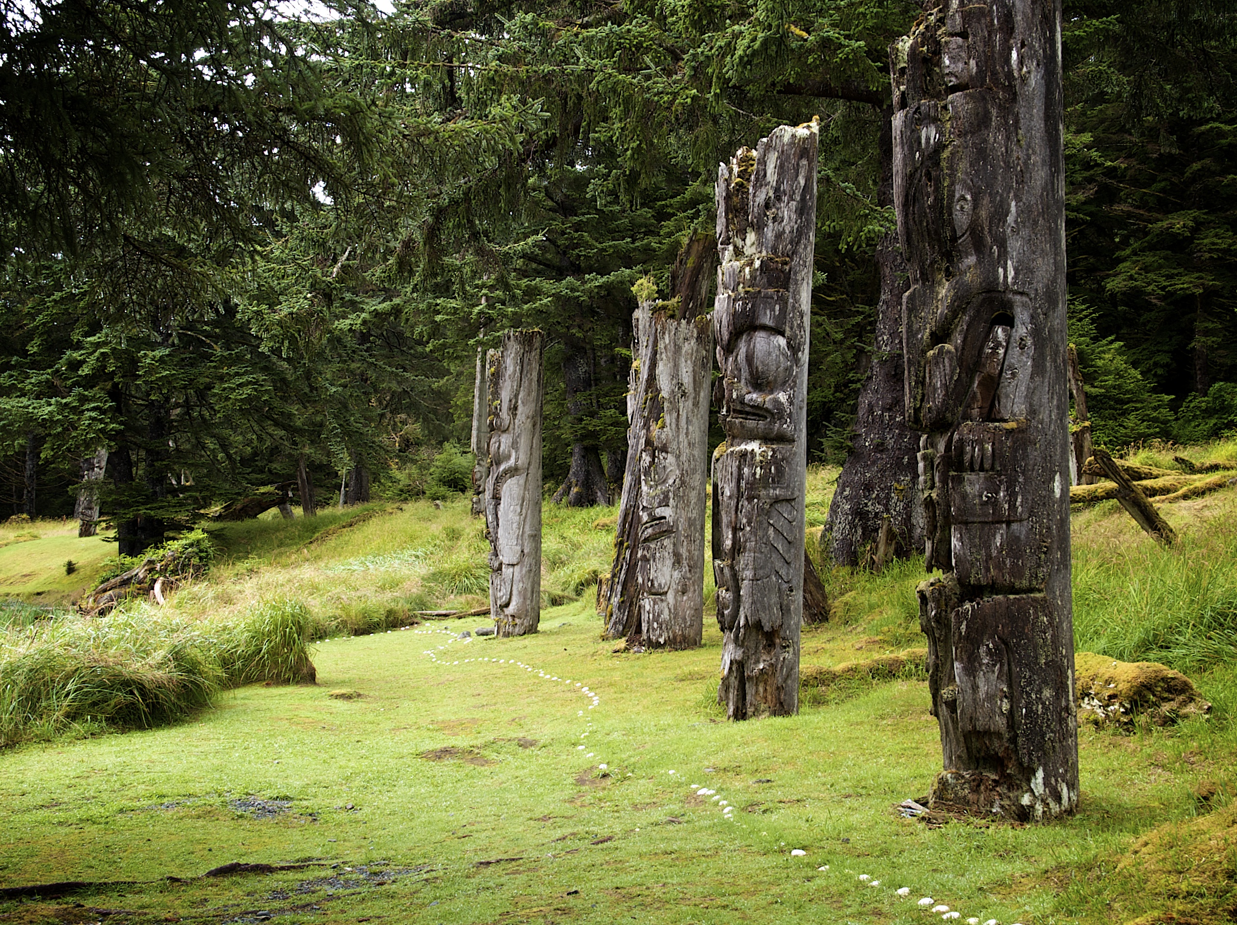 Image Source: https://www.thecanadianencyclopedia.ca/en/article/gwaii-haanas